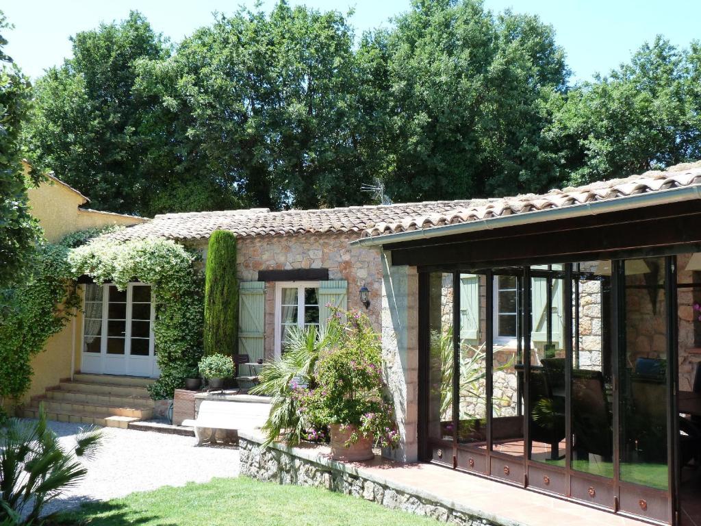 Le Mas Du Pere La Motte  Room photo